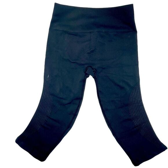 Lululemon black seamless In The Flow cropped leggings - Picture 2 of 9